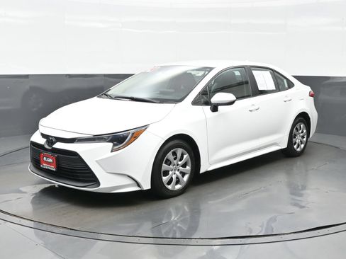 Used 2024 Toyota Corolla LE FWD image 2