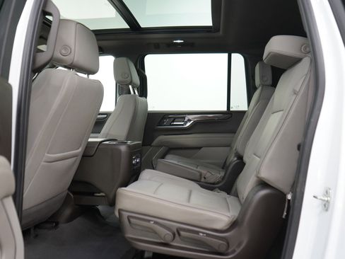 Used 2025 GMC Yukon XL Elevation w/ Technology Package AWD/4WD image 19