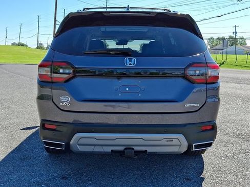 Certified 2023 Honda Pilot Touring image 7