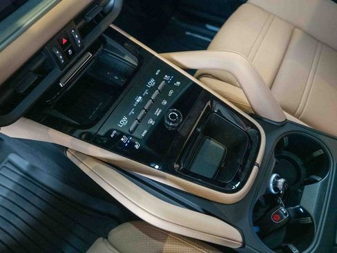 New 2025 Porsche Cayenne Coupe image 23