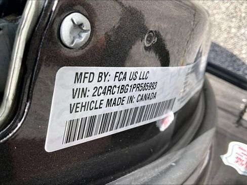 Used 2023 Chrysler Pacifica Touring-L FWD image 19