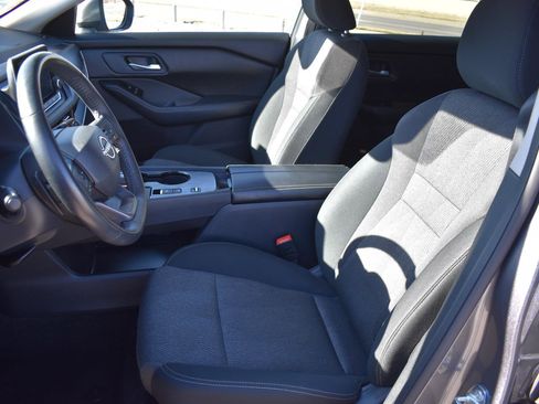 Used 2025 Nissan Rogue SV image 24