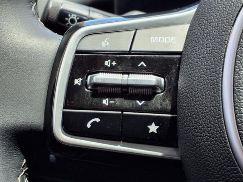 Used 2025 Kia Sorento S FWD image 22