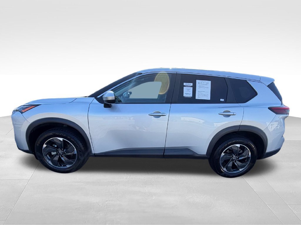 Used 2024 Nissan Rogue SV AWD/4WD image 3