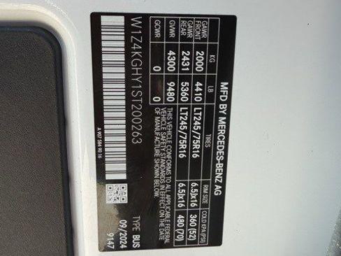 Used 2025 Mercedes-Benz Sprinter 2500 image 10