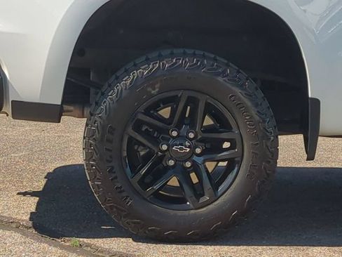 Used 2024 Chevrolet Silverado 1500 LT Trail Boss w/ LT Trail Boss Premium Package AWD/4WD image 37