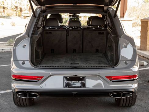 Certified 2022 Bentley Bentayga AWD/4WD image 29