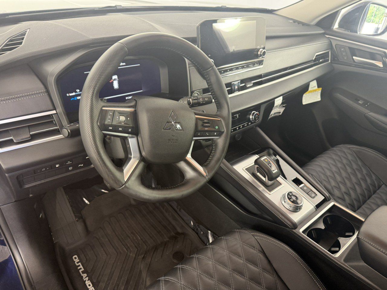Used 2025 Mitsubishi Outlander SEL AWD/4WD image 18