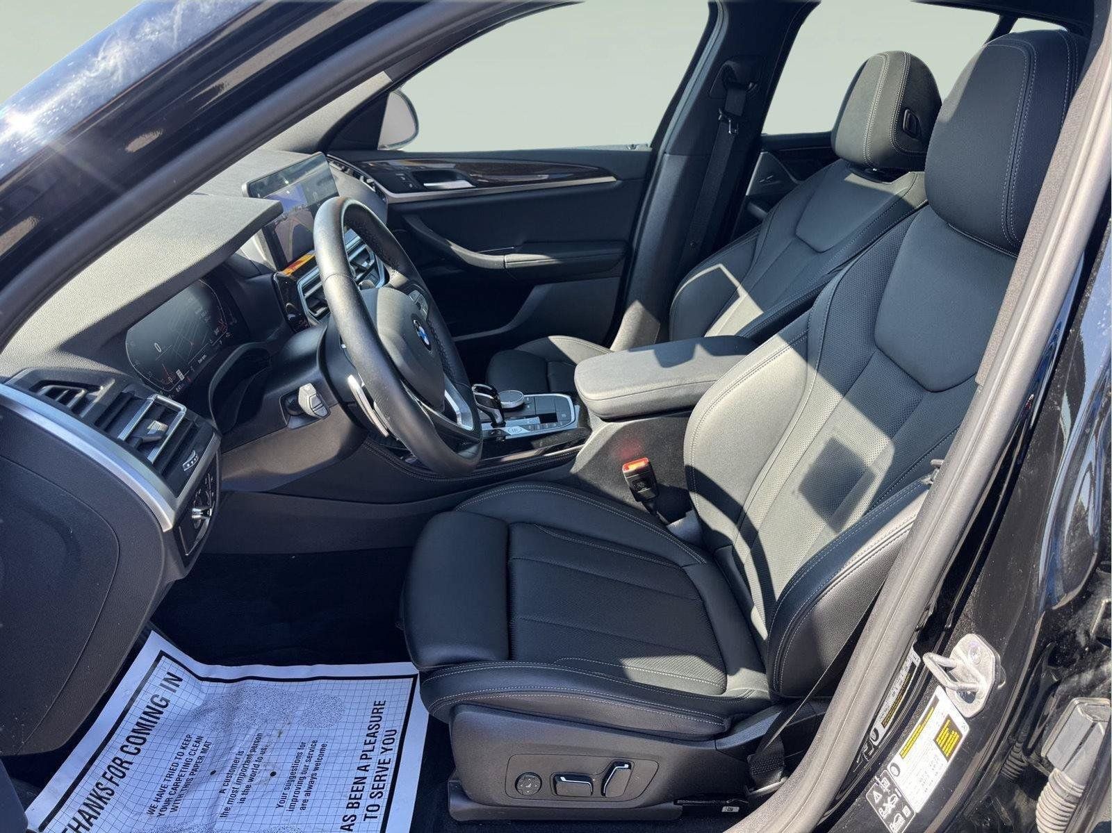 Used 2025 BMW X4 xDrive30i AWD/4WD image 14