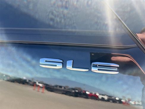 Used 2023 GMC Terrain SLE w/ Driver Convenience Package image 14