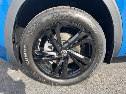 Certified 2025 Volkswagen Atlas Cross Sport SEL R-Line image 11