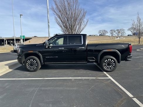 Used 2025 GMC Sierra 2500 Denali Ultimate image 7