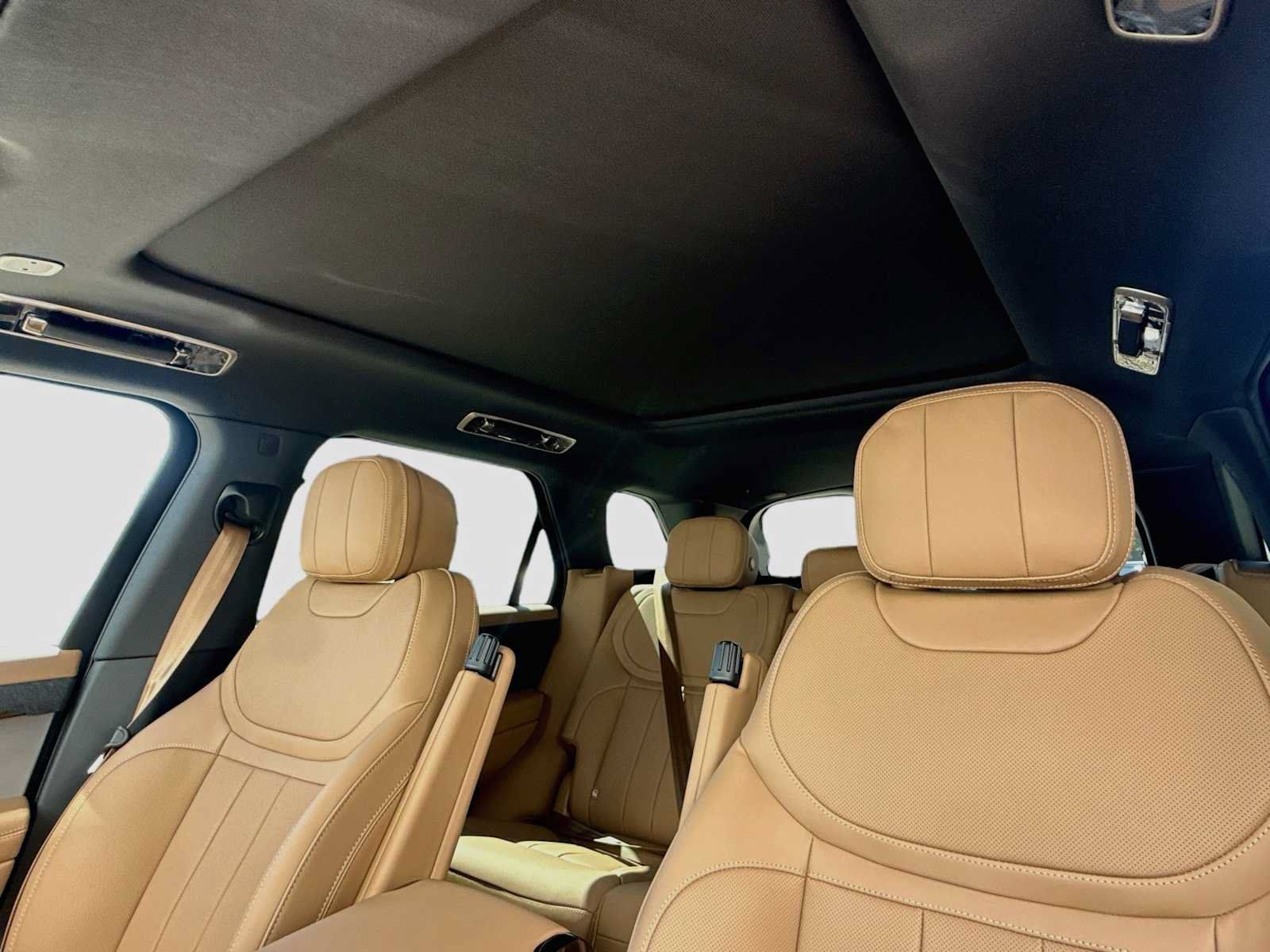 New 2027 Land Rover Range Rover Sport SE AWD/4WD image 14
