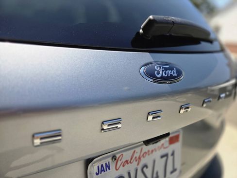 Used 2022 Ford Escape SE w/ Convenience Package FWD image 11