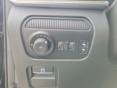 Used 2022 Jeep Grand Wagoneer Series II AWD/4WD image 24