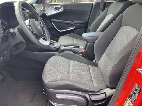 Used 2022 Kia Soul LX w/ Technology Package FWD image 12
