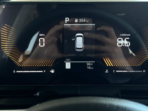 Used 2026 Kia Carnival FWD image 30