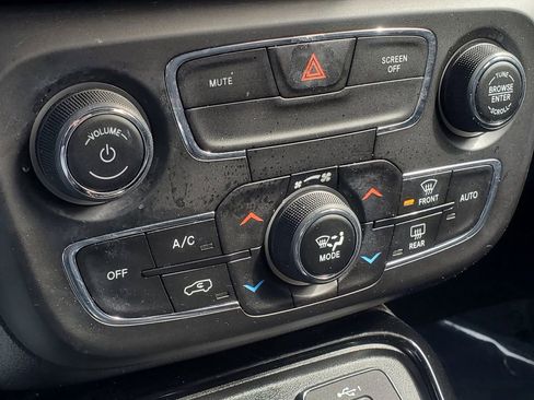 Used 2020 Jeep Compass Limited image 25