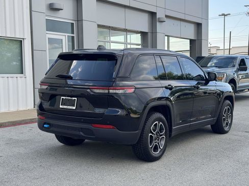 Used 2022 Jeep Grand Cherokee Trailhawk w/ Advanced Protech Group II AWD/4WD image 6