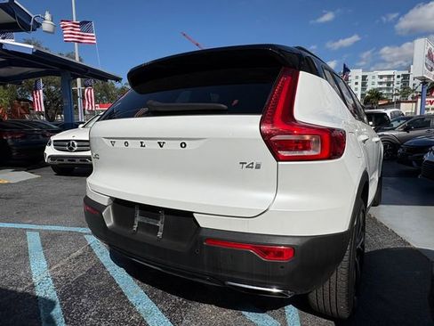 Used 2020 Volvo XC40 T4 R-Design image 7