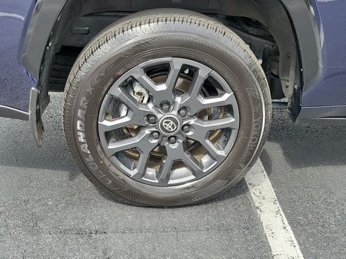 Certified 2025 Toyota Sequoia Platinum AWD/4WD image 6