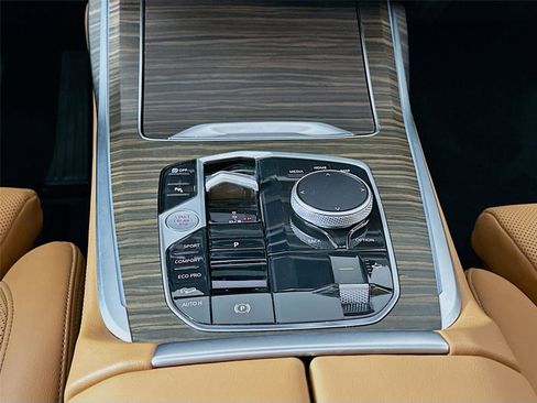 Certified 2024 BMW X7 xDrive40i w/ Premium Package image 17