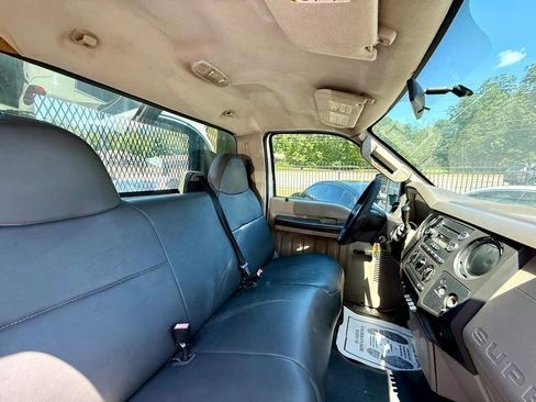 Used 2009 Ford F550 2WD Regular Cab Super Duty image 18