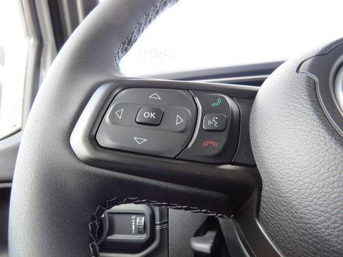 New 2025 Jeep Gladiator Mojave image 23