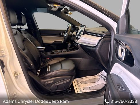 Used 2025 Jeep Compass Limited AWD/4WD image 12