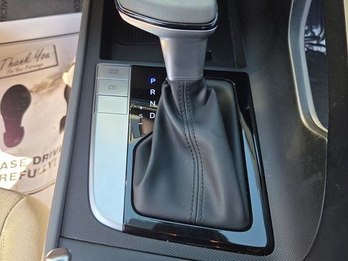 Used 2025 Hyundai Elantra Sport image 18