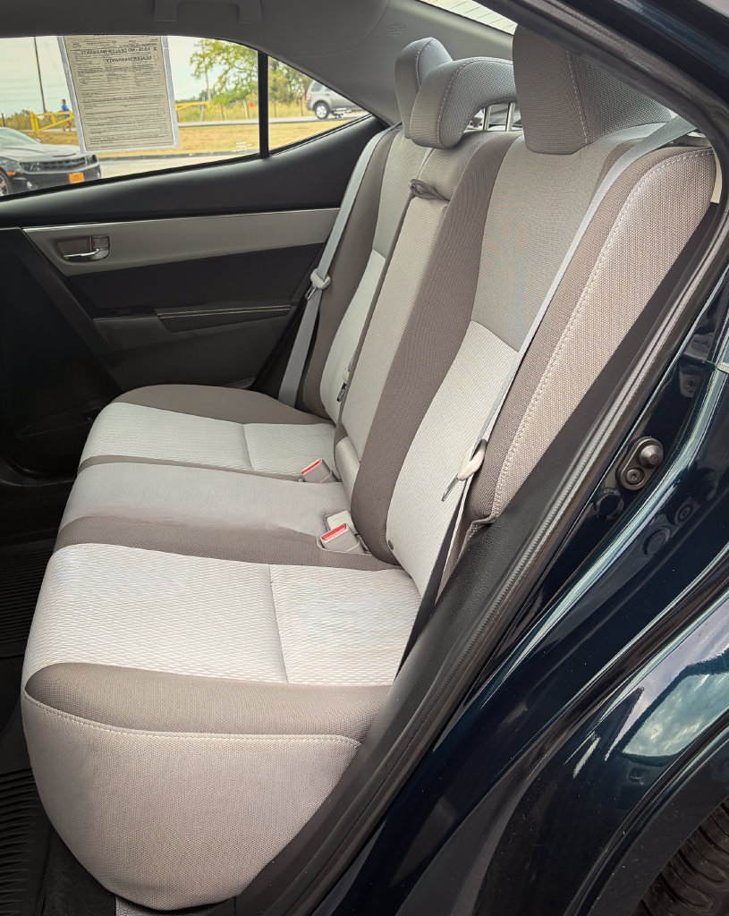 Used 2018 Toyota Corolla LE FWD image 19