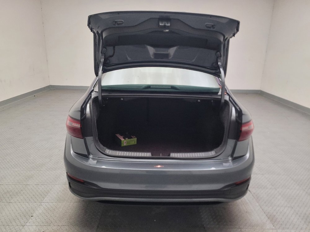 Used 2025 Volkswagen Jetta SE FWD image 29