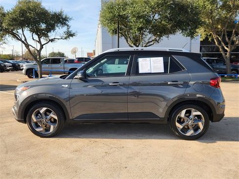 Used 2025 Hyundai Venue Limited image 4