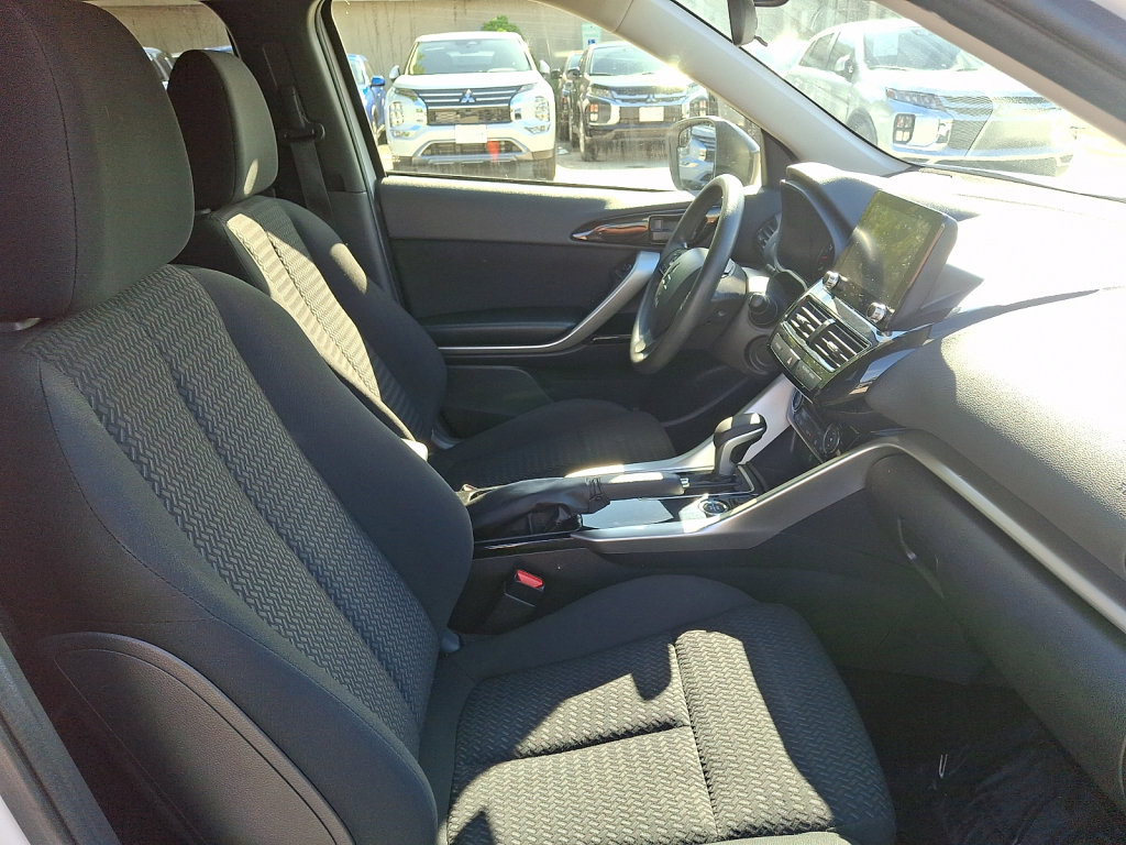 Used 2024 Mitsubishi Eclipse Cross LE AWD/4WD image 11