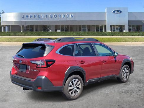 Used 2025 Subaru Outback Premium image 4