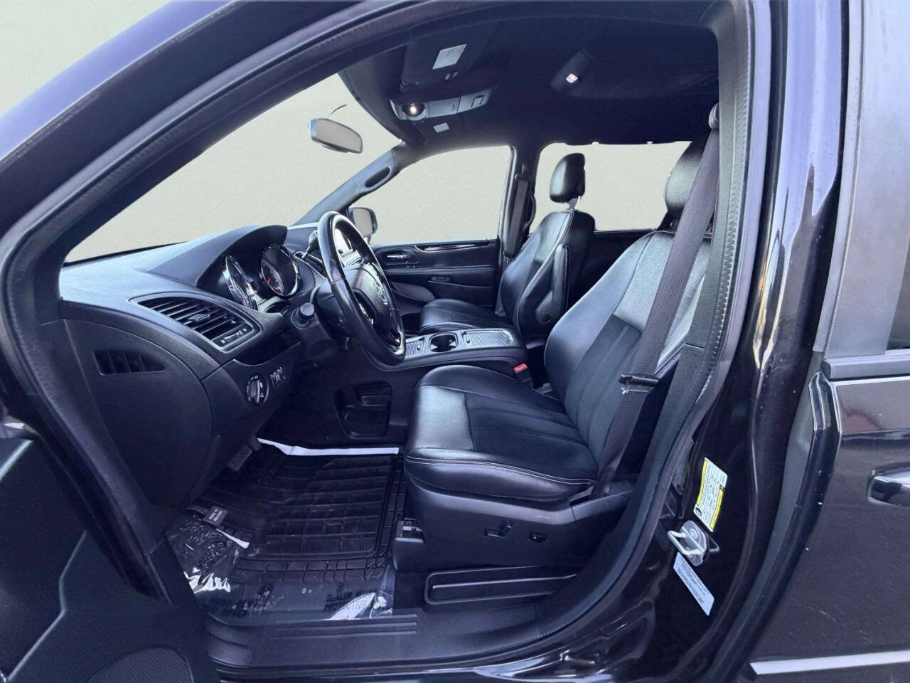 Used 2016 Dodge Grand Caravan SXT FWD image 19