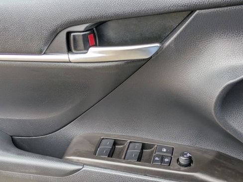 Used 2024 Toyota Camry SE image 23