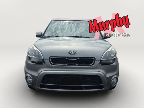 Used 2013 Kia Soul ! FWD image 4
