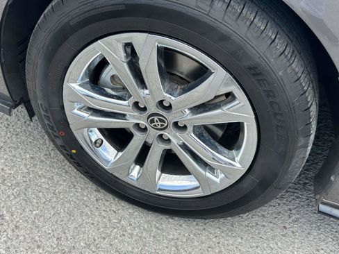 Used 2022 Toyota Sienna XSE w/ XSE Plus Package AWD/4WD image 8