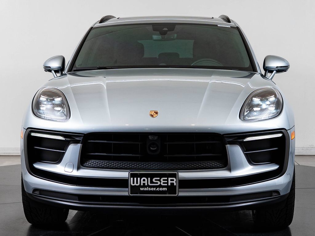 Used 2024 Porsche Macan AWD/4WD image 11