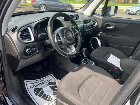 Used 2018 Jeep Renegade Latitude w/ Cold Weather Group AWD/4WD image 16
