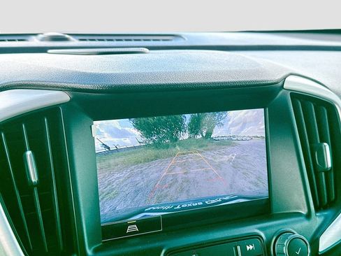 Used 2023 GMC Terrain SLT w/ Infotainment Package II FWD image 18