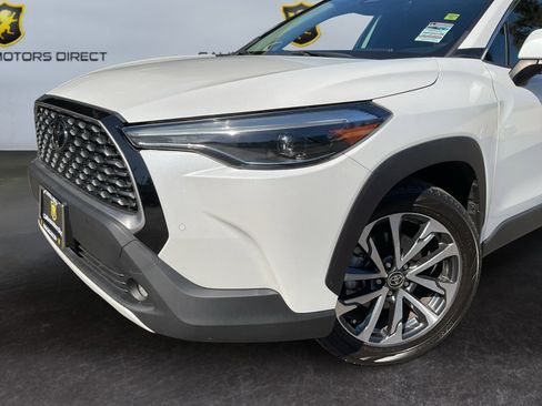 Used 2023 Toyota Corolla Cross XLE w/ Convenience Package image 6