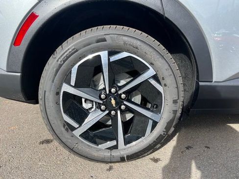 New 2026 Chevrolet Equinox EV LT image 9