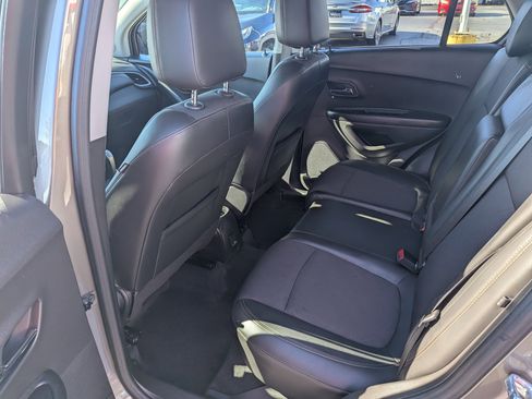 Used 2022 Chevrolet Trax LT w/ Sport Edition image 12