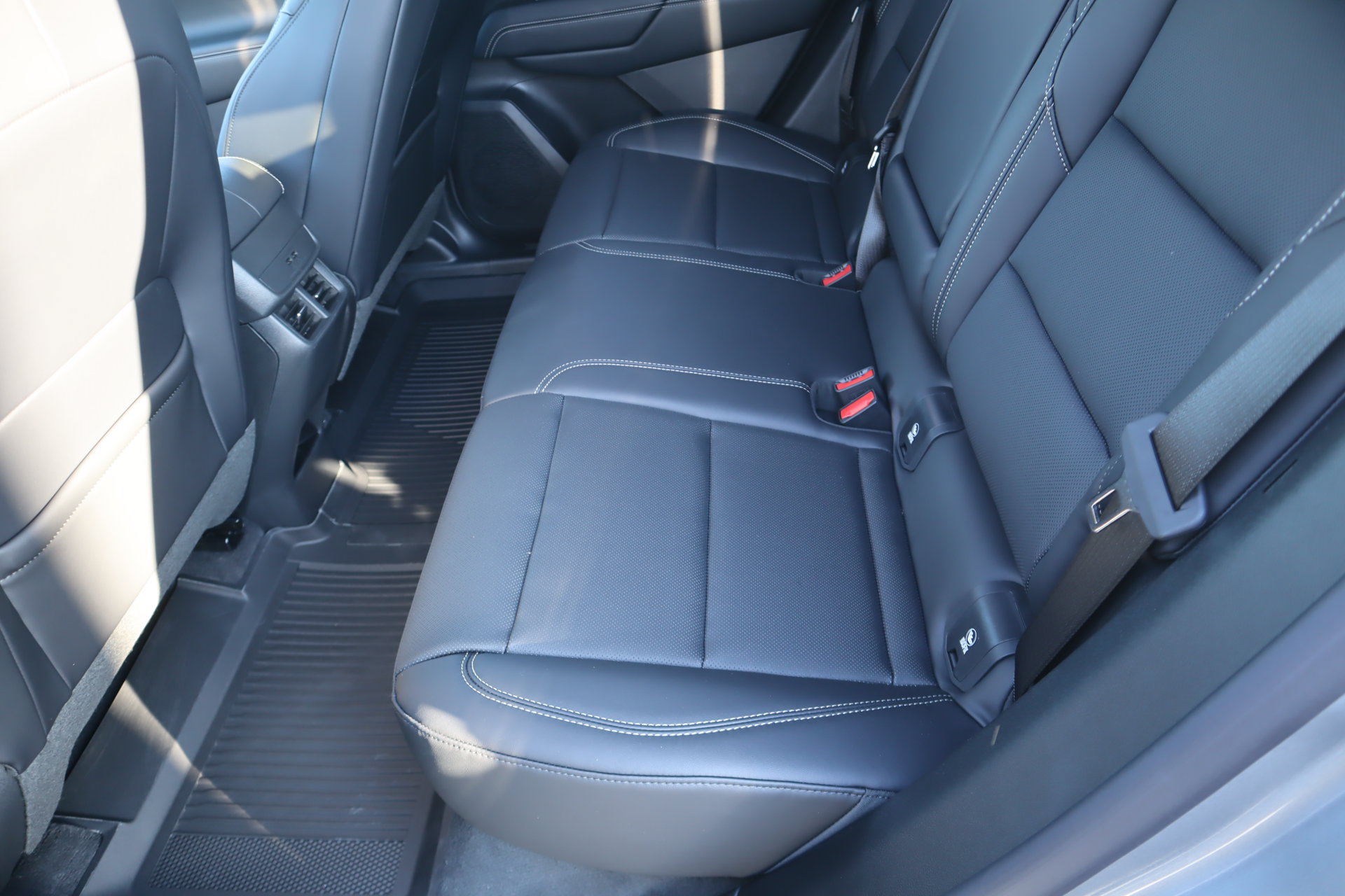 New 2027 GMC Terrain Elevation w/ Elevation Premium Package FWD image 14