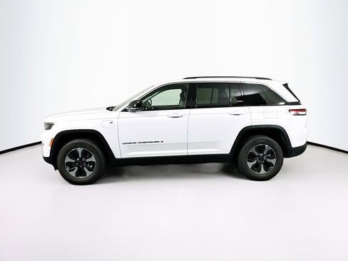 Used 2023 Jeep Grand Cherokee 4WD 4xe image 4