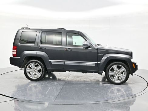 Used 2011 Jeep Liberty Sport image 4