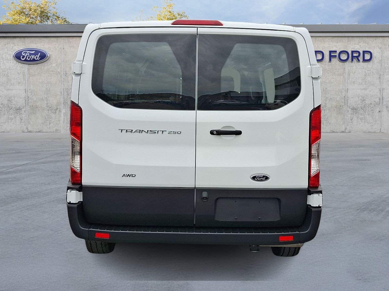 Used 2024 Ford Transit 250 Low Roof AWD w/ Exterior Upgrade Package image 5
