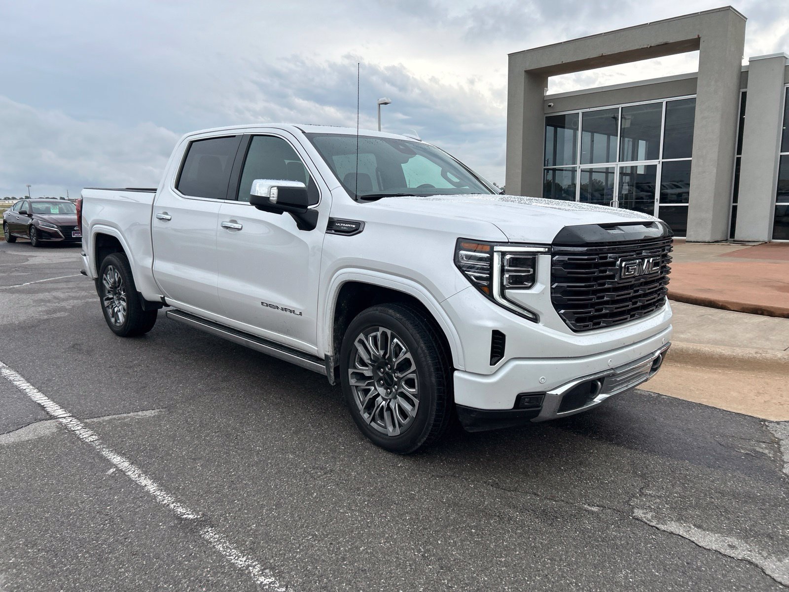 Used 2025 GMC Sierra 1500 Denali Ultimate AWD/4WD image 3